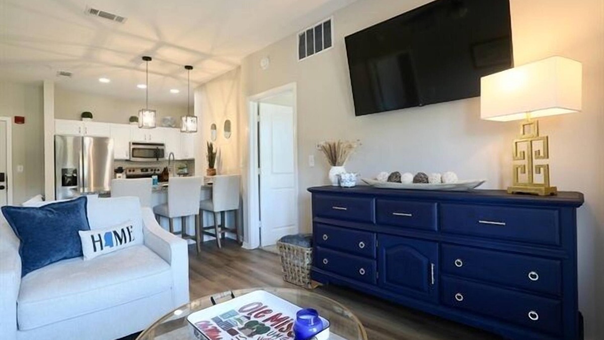 Oxford Condo | Chic Oxford Condo Getaway with 2 Suites!