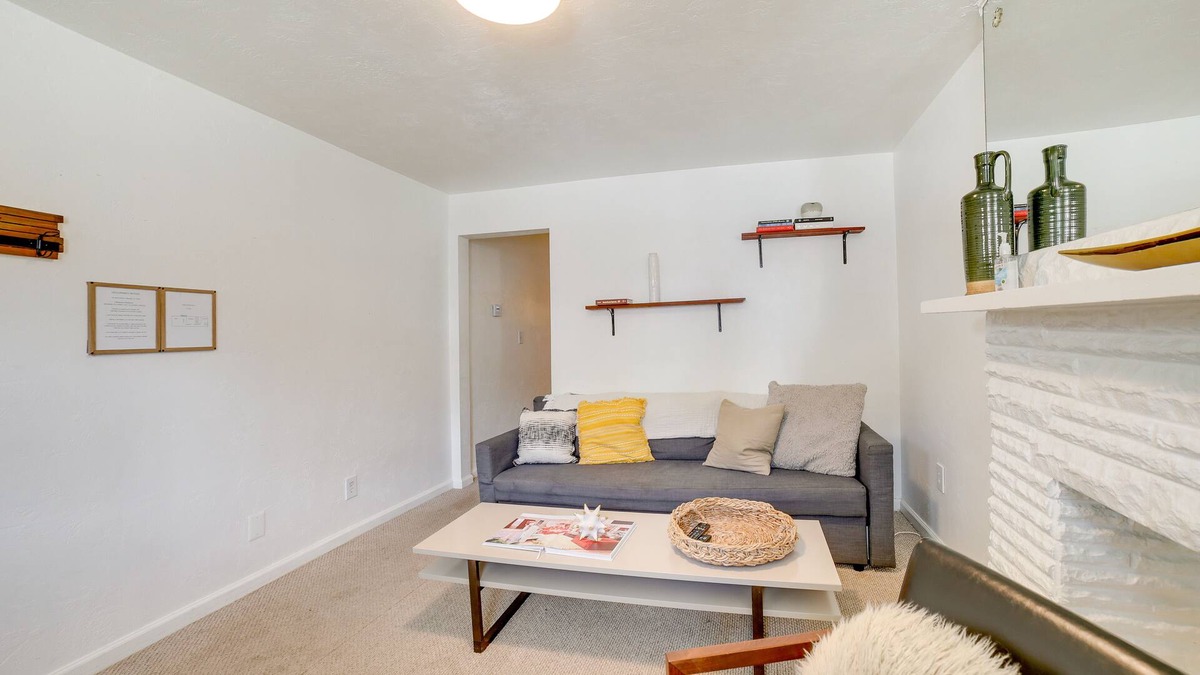 Millvale Apartment | Chic Pittsburgh Townhome w/ Private Deck!