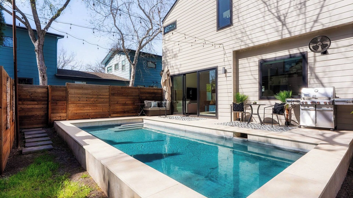 Brentwood House | Chic Poolside Escape - Central Austin 4BR + Pool