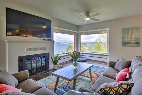 Port Angeles House | Chic Port Angeles Home with Oceanfront Balcony!