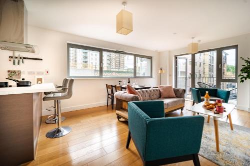 Whitechapel Apartment | Chic property near Tower Hill with a gym