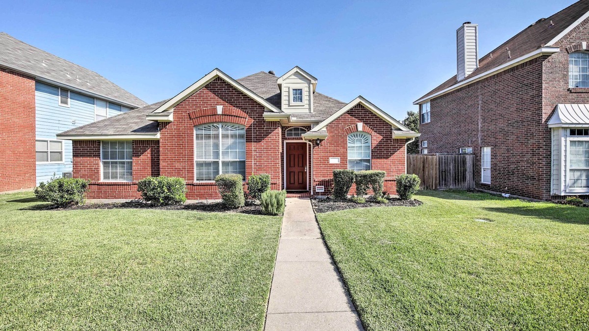 Plano House | Chic Ranch-Style Plano Home w/ Private Yard!