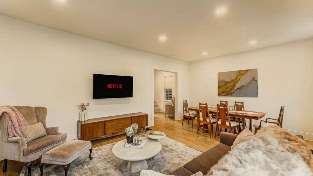 Stroudsburg Apartment | Chic Retreat Downtown Stroudsburg | 3BR+Sleeps 10