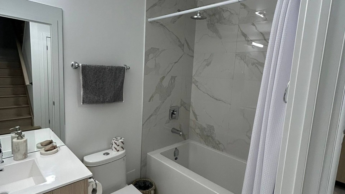 Port Credit House | Chic retreat in the heart of Beautiful Port Credit