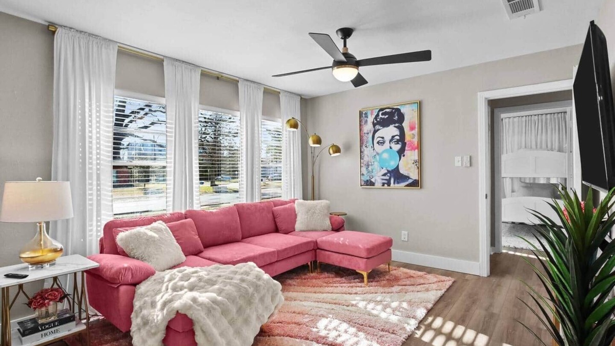 College Station House | Chic Retreat Stylish Stay near A&M