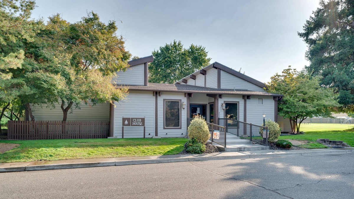 Richland House | Chic Richland Townhome w/ Community Amenities!