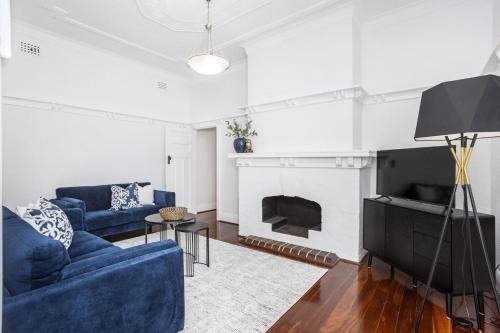 West Perth House | Chic Semi-Detached 2-Bed Home with Outdoor Dining