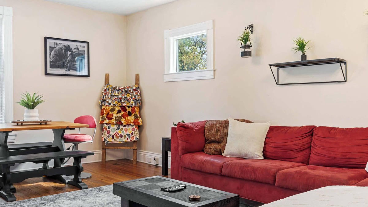 Wilder Park Apartment | Chic Southern Parkway Unit | Near Downtown Lou!