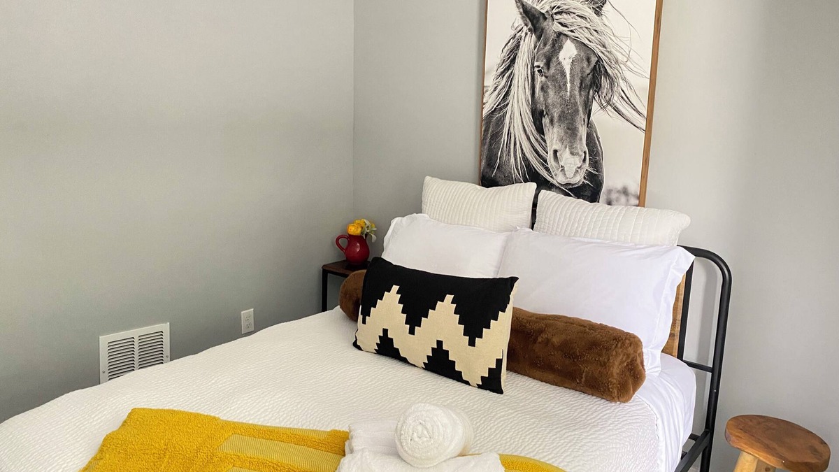 Downtown House | Chic Spacious Home 5 Mins To College & Frederick Health