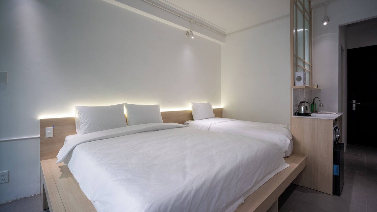Phuong 6 Apartment | Chic Studio for 3 Guests with Private Balcony, Fast WiFi in vibrant Hồ Chí Minh