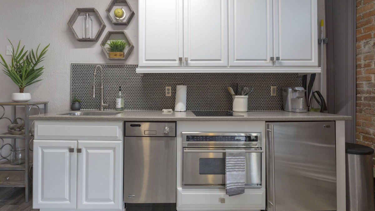 Historic District - North Apartment | Chic Studio On Oglethorpe Square | Perfect Location | Walk Everywhere