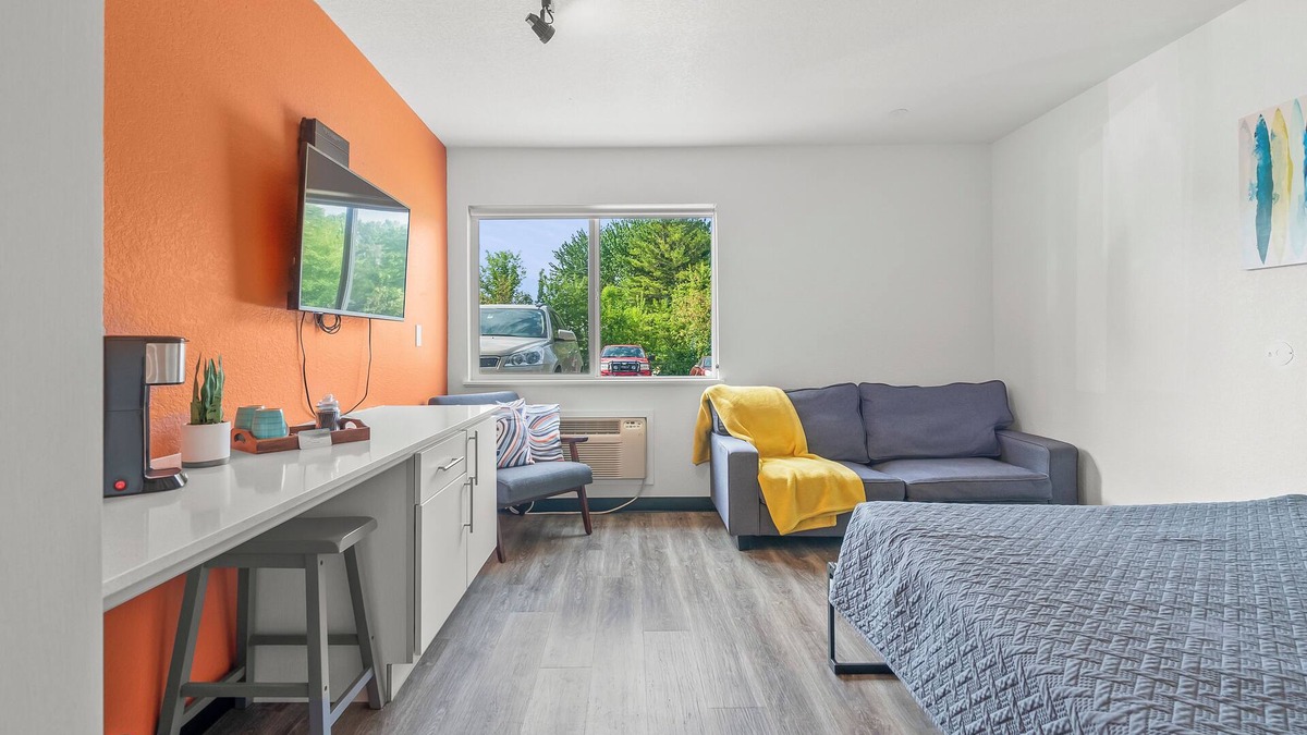 Cedar Falls Apartment | Chic studio with fitness room and AC in marvelous Cedar Falls