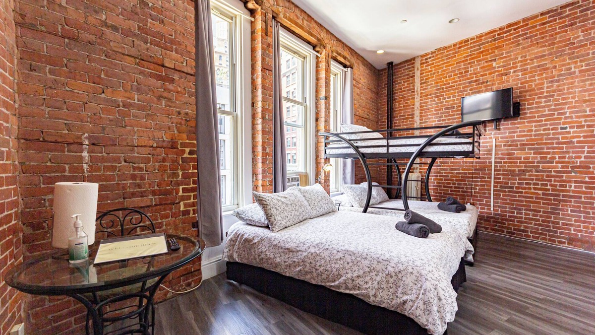 Midtown Apartment | Chic STUDIO with WiFi near Empire State Building