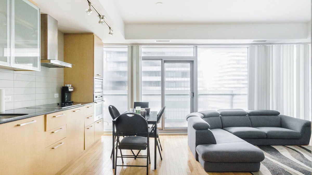 Toronto Entertainment District Hotel | Chic suite in hotel Downtown Toronto with, walk to CN Tower