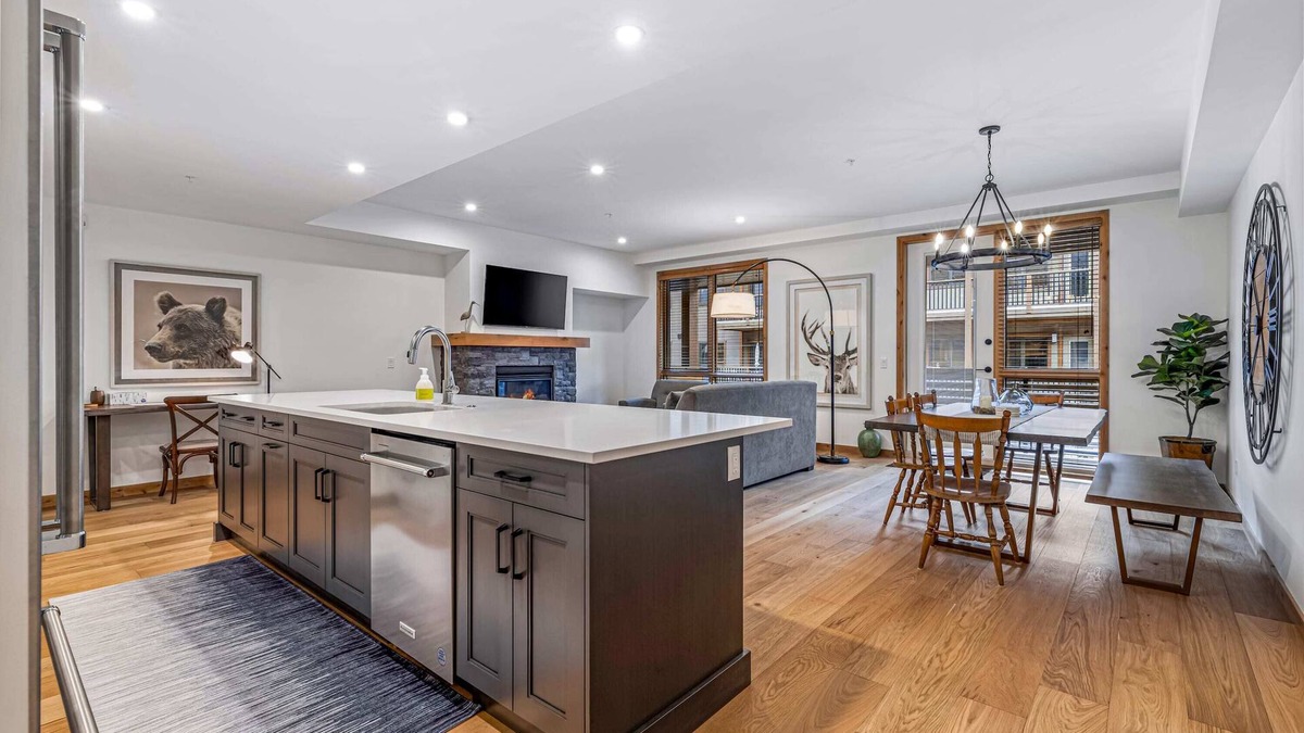 Canmore Apartment | Chic Urban Sanctuary in the Heart of Down