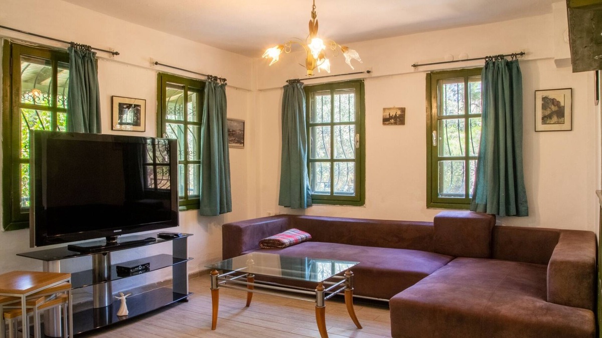 Akbuk Villa | Chic Villa w Garden 10 min to Sea in Akbuk Didim