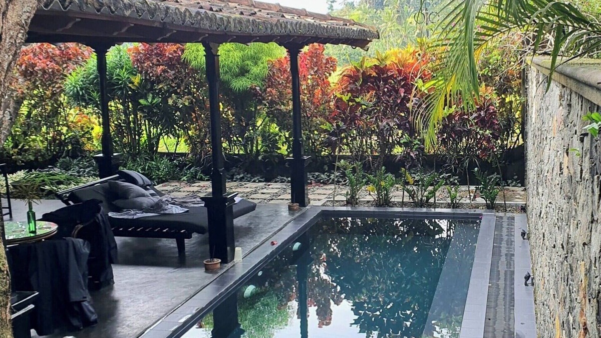 Padinnoruwa Villa | Chic Villa with a Pool Near Galle 1009