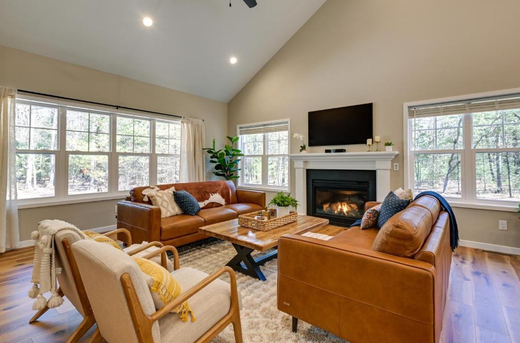Wisconsin Dells House | Chic Wisconsin Retreat with Deck, Grill and Fire Pit!