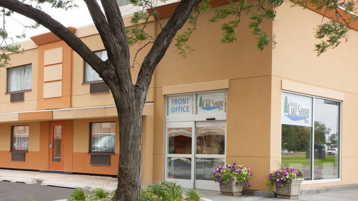 Indian Village Hotel | Chicago Lake Shore Hotel