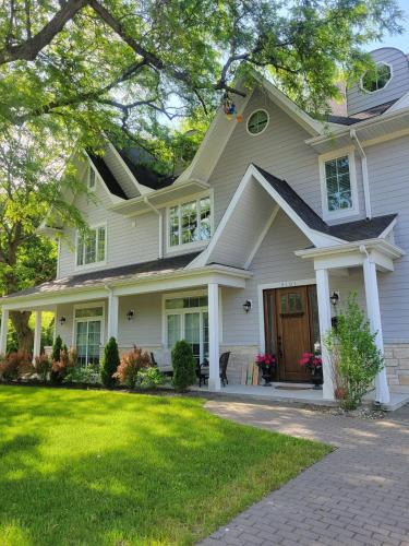Wilmette Villa | Chicago NorthShore Luxury Private Vacation Rental