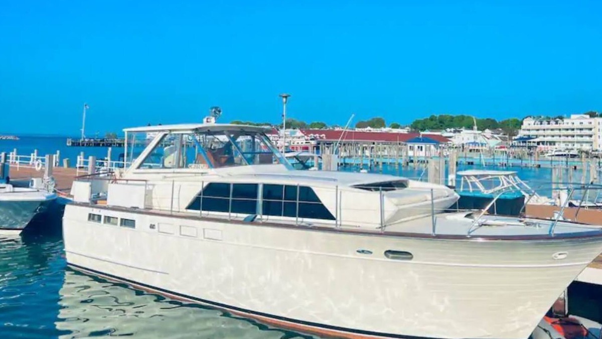 Mackinac Island State Park Boat Rental | Chicago to Mack Race: Moored of Mackinac