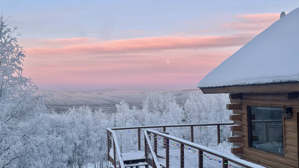Fairbanks House | Chickadee Lodge- Cozy & private retreat with lMountains & Northern Lights view!