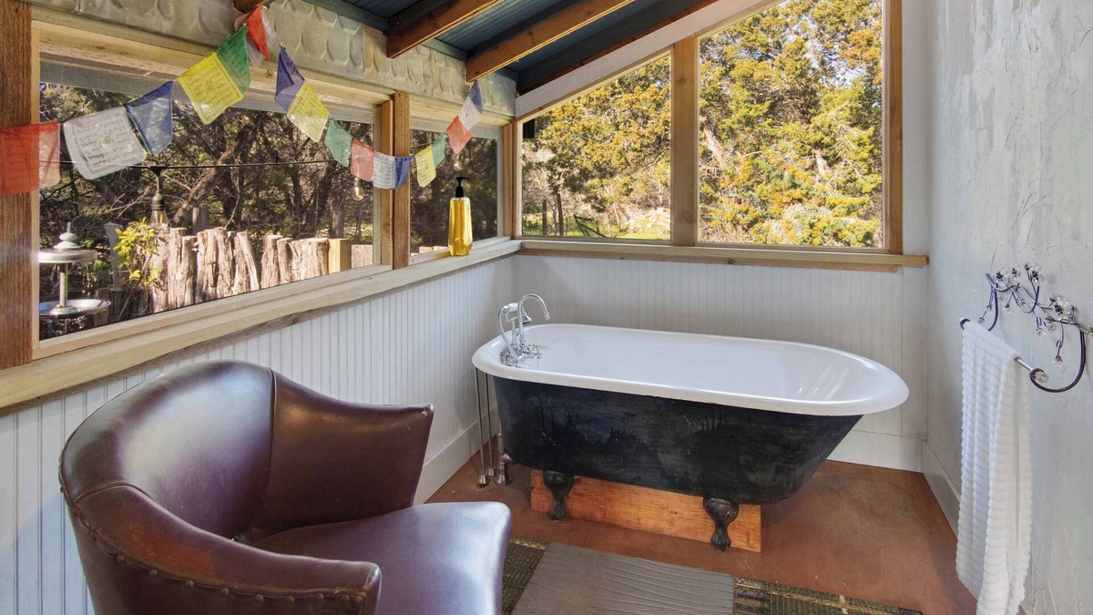 San Marcos Cabin | Chickadees Stay: Private Tub, Chiminea & Pool
