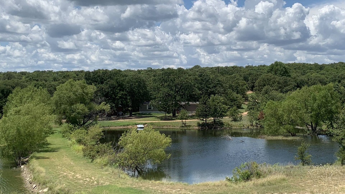 Chico House | Chico Texas Waterfront Ranch 20 acre Country Fishing Cabin Sleeps 11