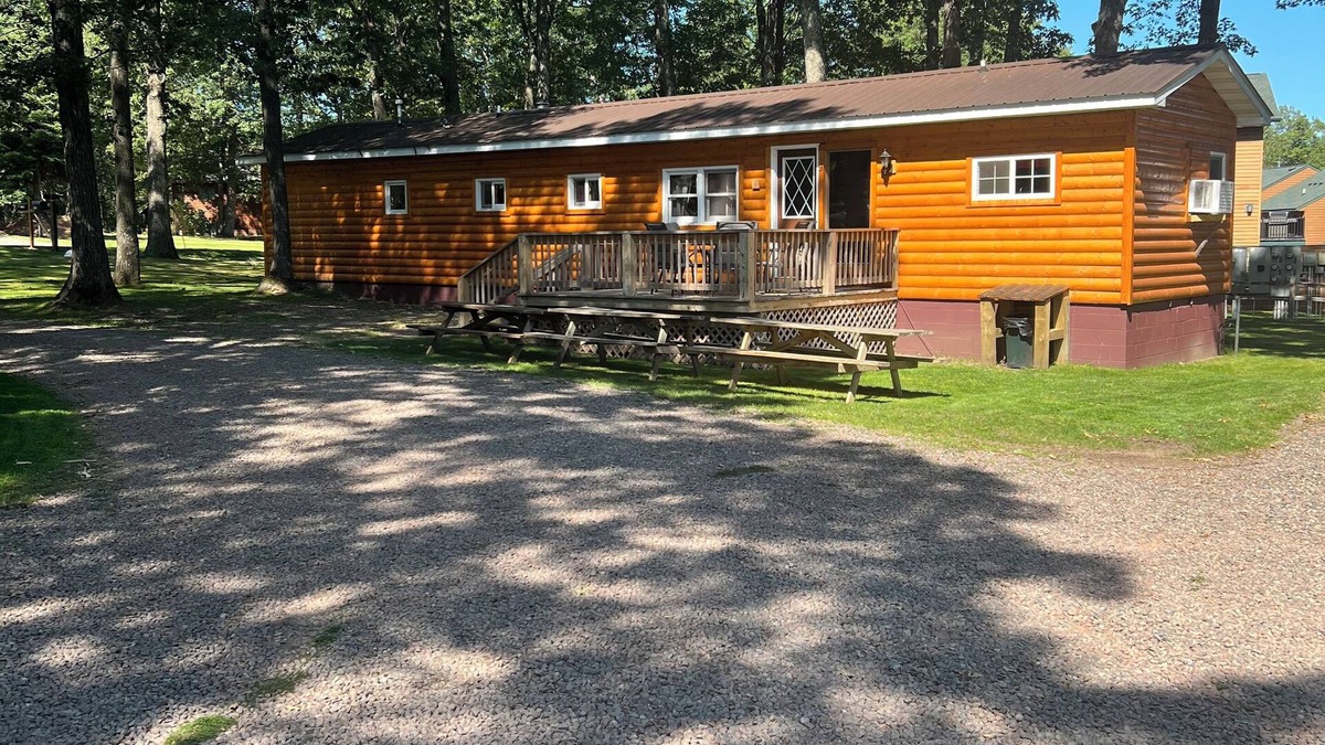 Hunter Cabin | Chief Lake Lodge Resort Cabin #9