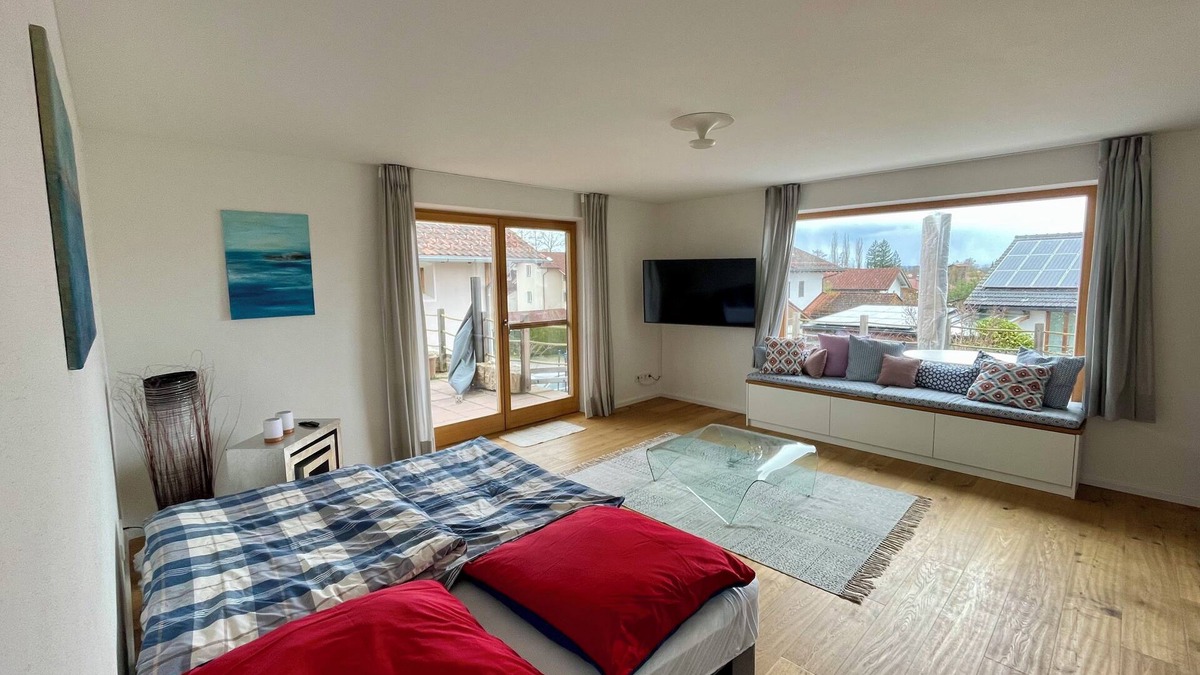Chieming Apartment | Chiemsee Living - Großzügige, Moderne Ferienwohnung in Seenähe