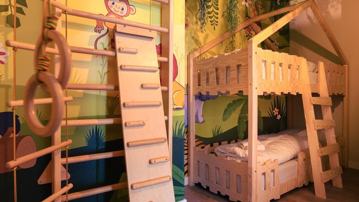 Bruinisse Apartment | Child-friendly 6-person apartment in Senno theme