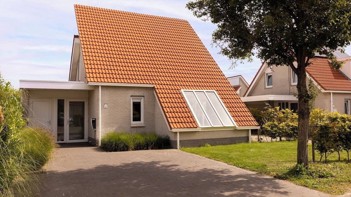 Scharendijke Cottage | Child-friendly 5-person bungalow