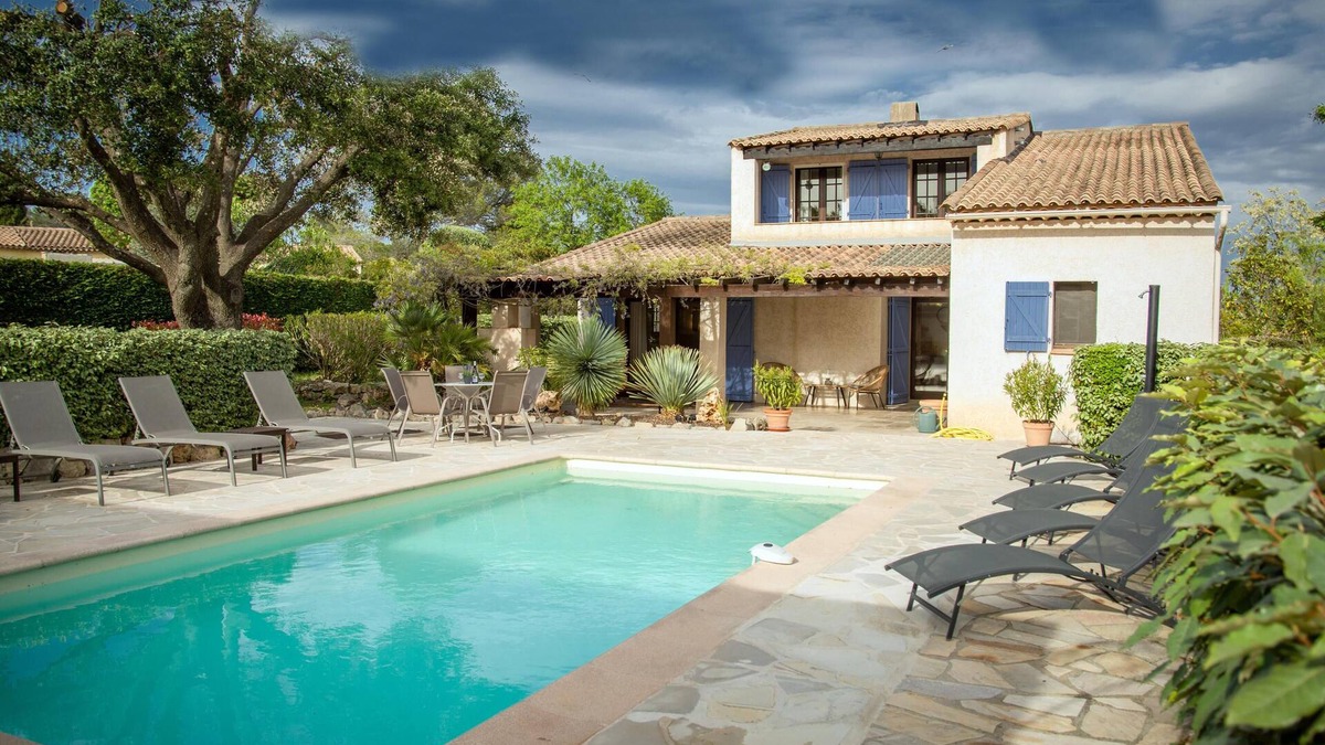 Bagnols-en-Foret House | Child-friendly villa with private pool