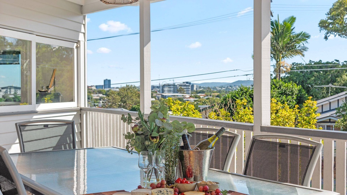 Camp Hill House | Chill Camp Hill Brisbane is a family friendly property, ideal for longer stays