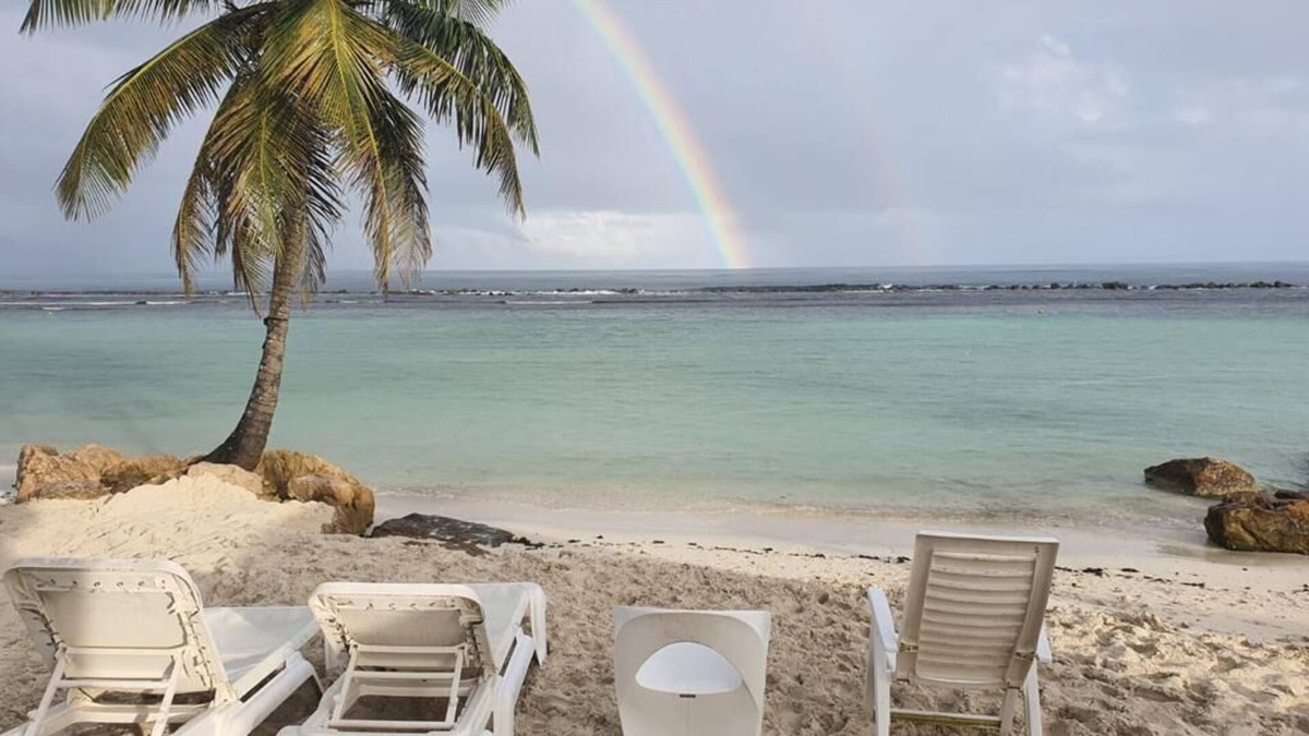 Colon Apartment | Chill in Style in Maria Chiquita– 3BR Apartment with Private Beach and Pool