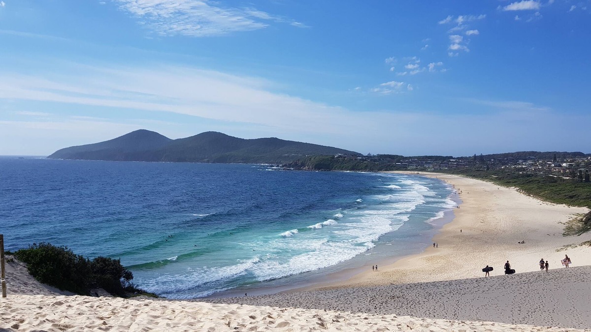 Forster House | CHILL-OUT BEACH HOUSE * one minute to One Mile Beach. Family and pet friendly!