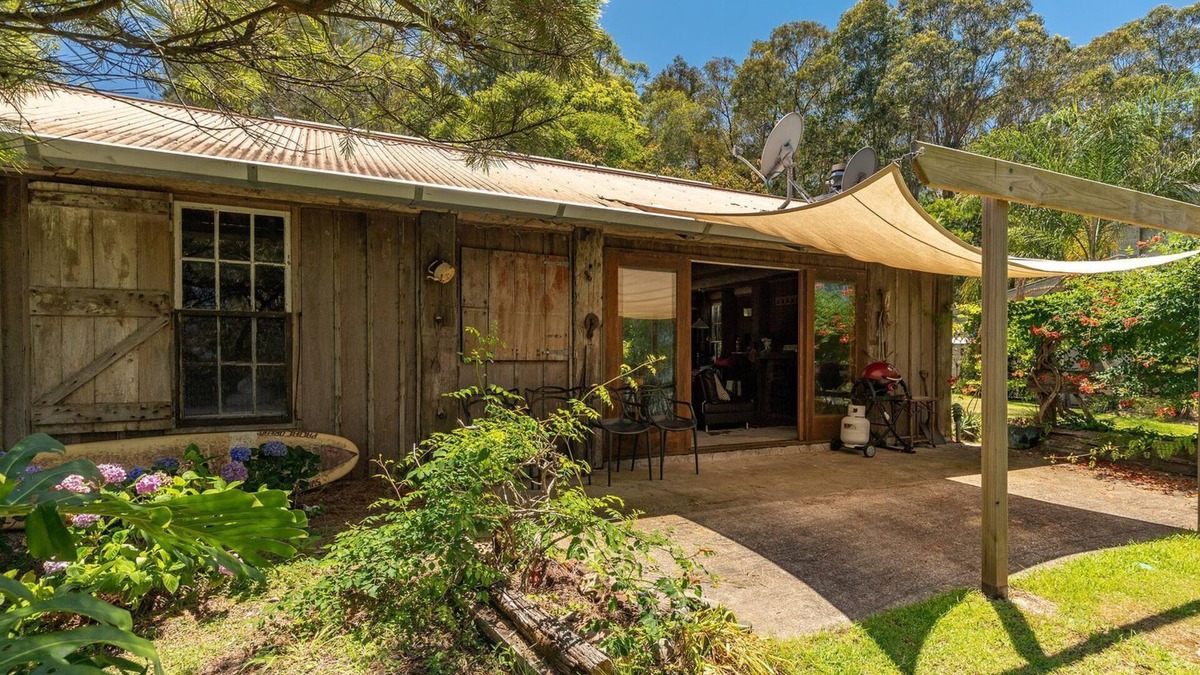 Bungwahl Cabin | Chill Out on the shores of the beautiful Myall Lake