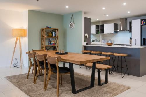 Mount Maunganui Apartment | Chilling at the Cayman
