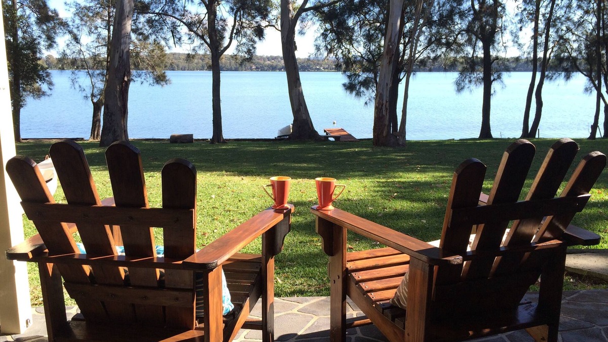 Mannering Park House | Chilling Lakeside on Lake Macquarie