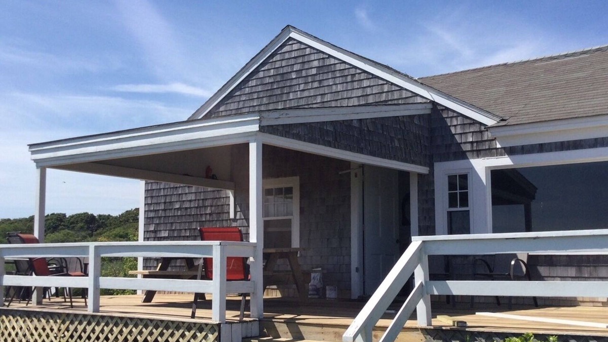 Chilmark Cottage | Chilmark pond side cottage with beach access, sweeping viewsn