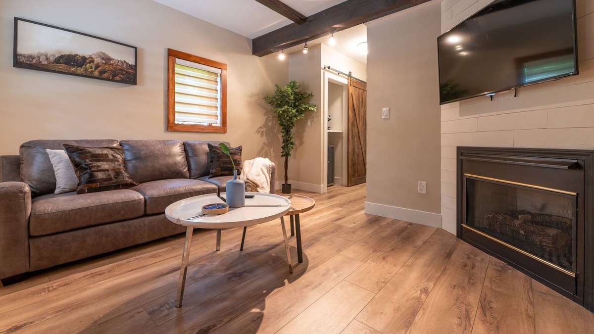 Lambertville House | Chimney Hill - 01) First-Floor Suite 1