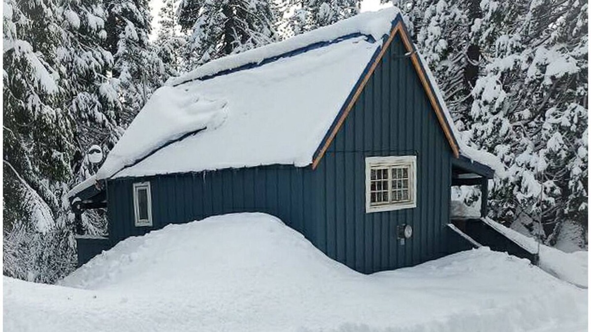 La Porte Apartment | China Alley Cabin B: Cute & Cozy Cottage w/Deck
