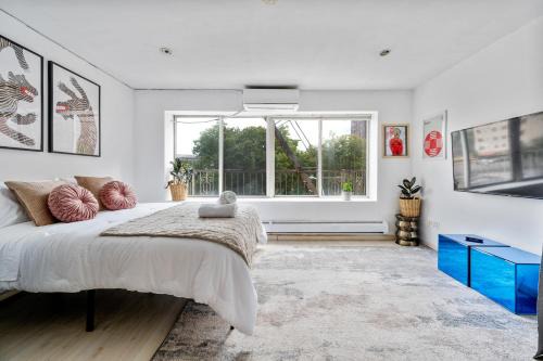 Chinatown Apartment | Chinatown Essential 2 Bedroom 900 square feet