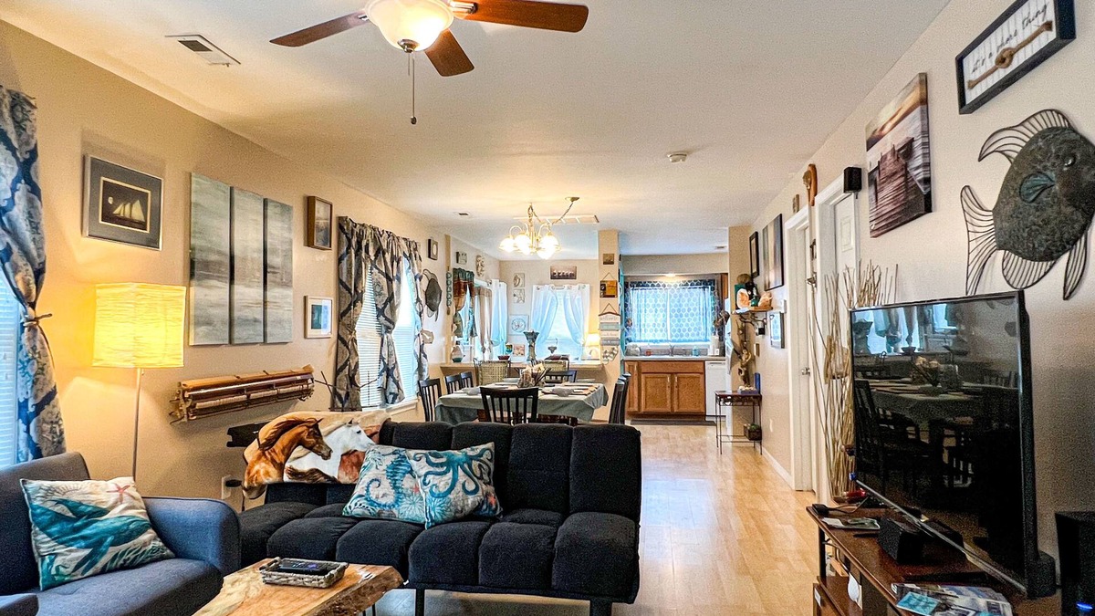 Chincoteague House | Chincoteague Island House "Sir Whelk-A-Lot" Kayaks Included! Downtown Location!