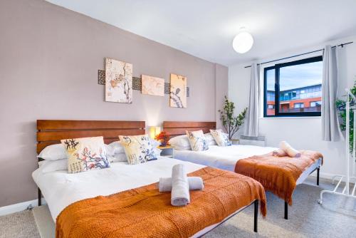 The Westside Apartment | Chinese Suite with Free Parking, Games, Netflix- Coffee Machine 家庭