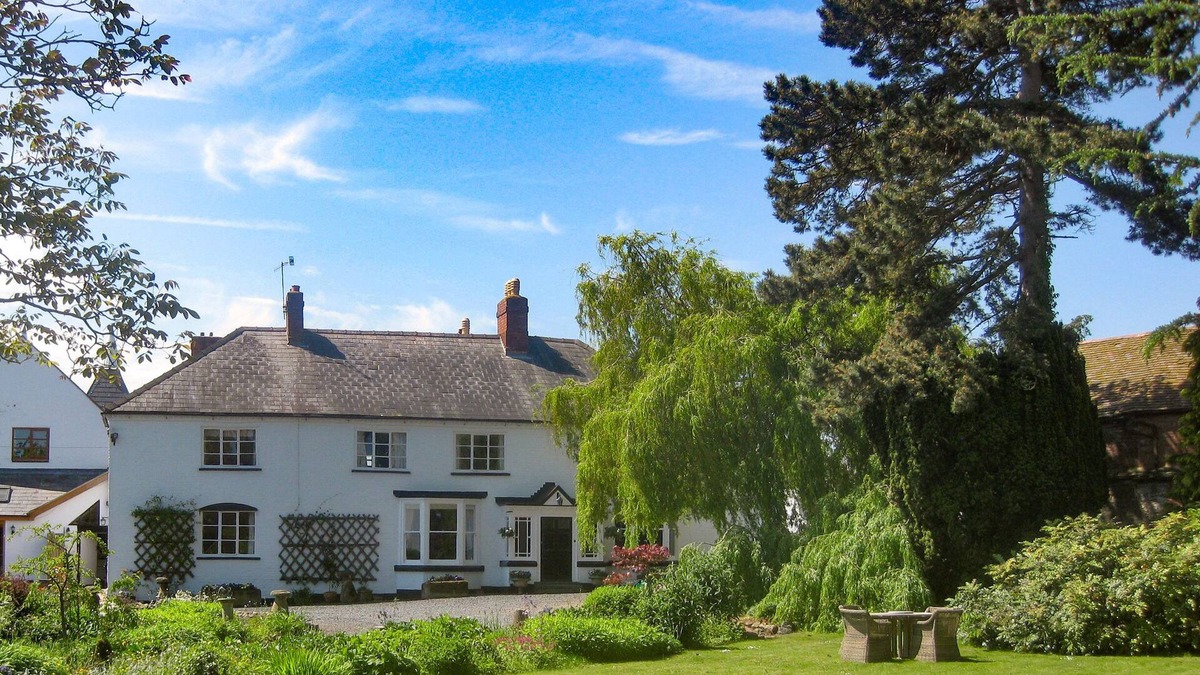 Broadwas Cottage | CHIRKENHILL FARM, family friendly, with open fire in Malvern