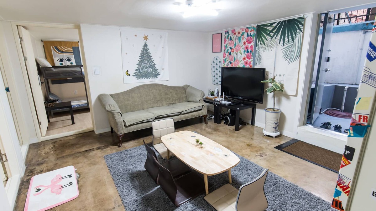Seogyo-dong House | Cho's Hongdae house - a big & spacious house being available for 12 guests.