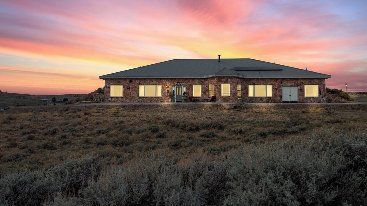 Atlantic City House | Choice accommodation located in the "Infamous Wind River Mountains" of Wyoming