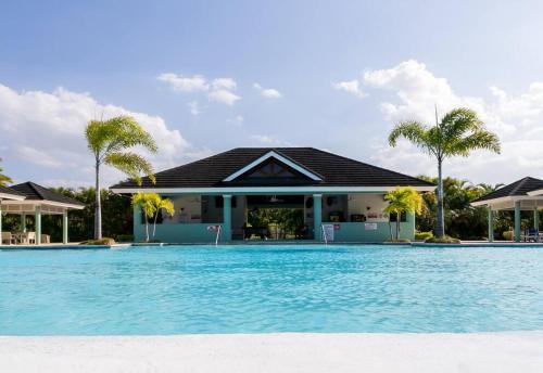 St. Ann's Bay Villa | Choose To Be Happy at The Palms, Richmond Estates - Three Bedrooms with Pool