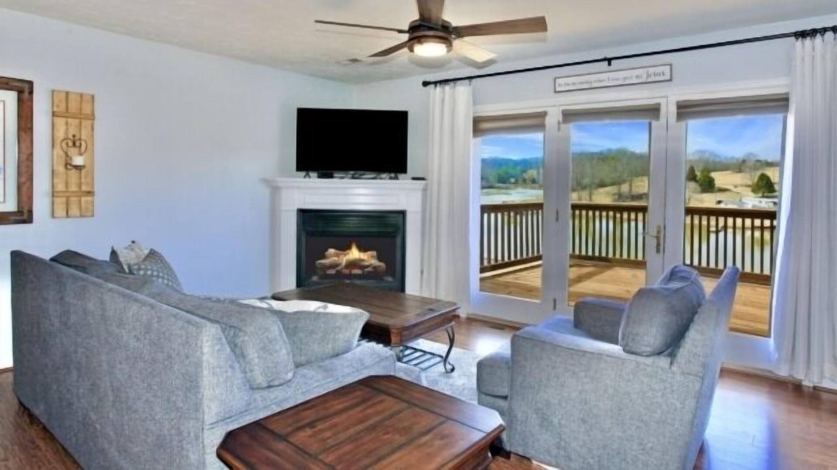 Hardy House | Choral Cove: Wifi, Kayak, golf course community, boat slip